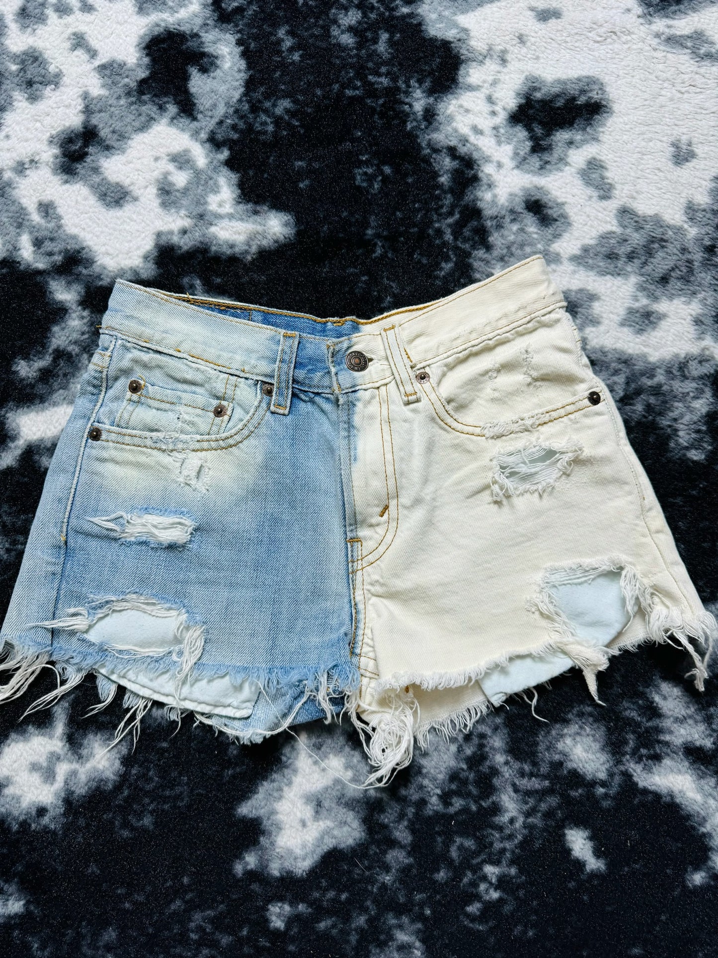Vintage Two Toned Levis 514 Shorts (26")