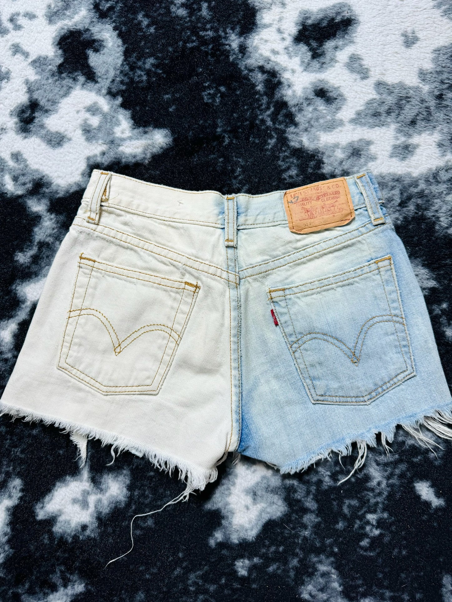 Vintage Two Toned Levis 514 Shorts (26")
