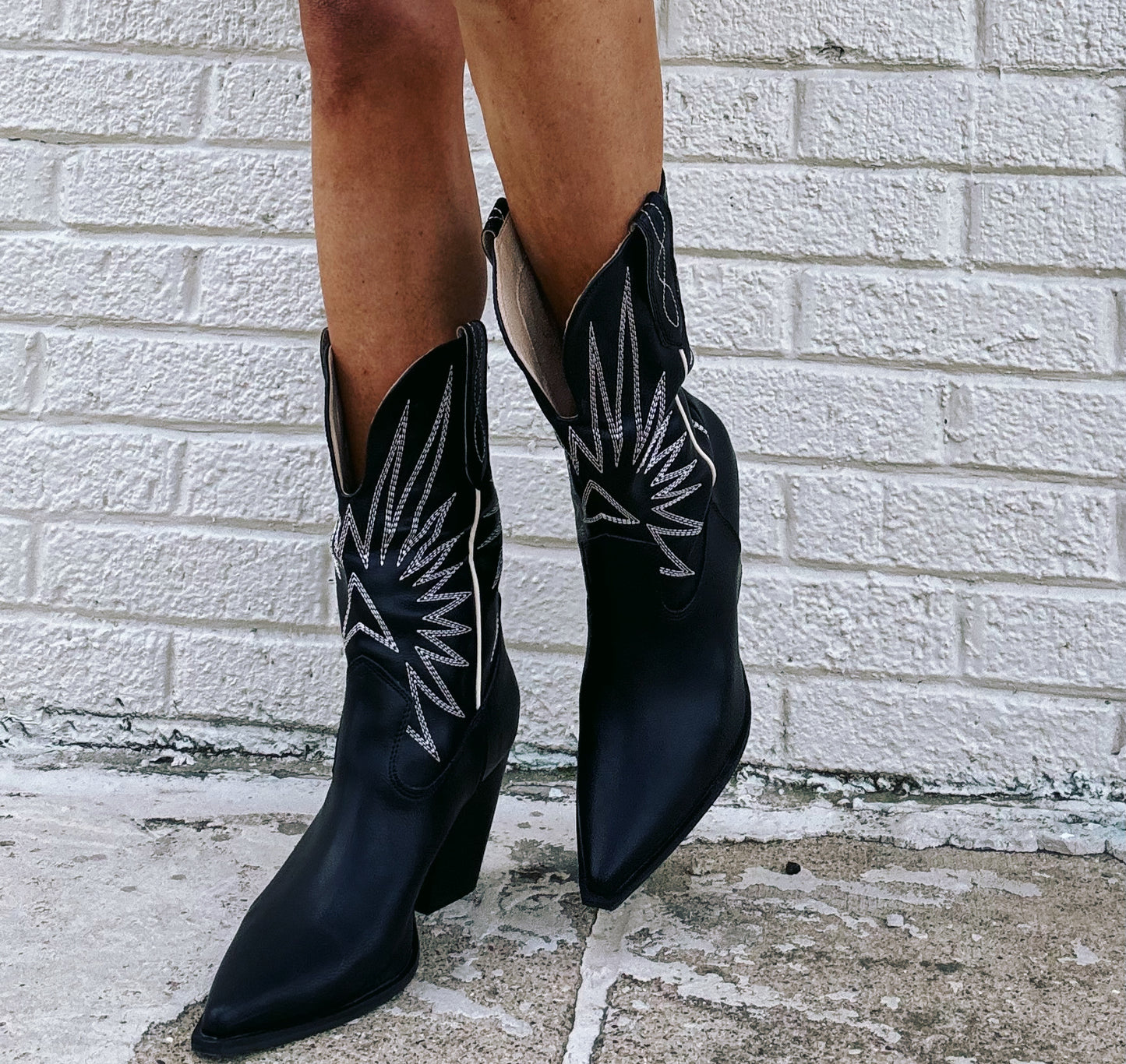 Black Starburst Embroidery Boots