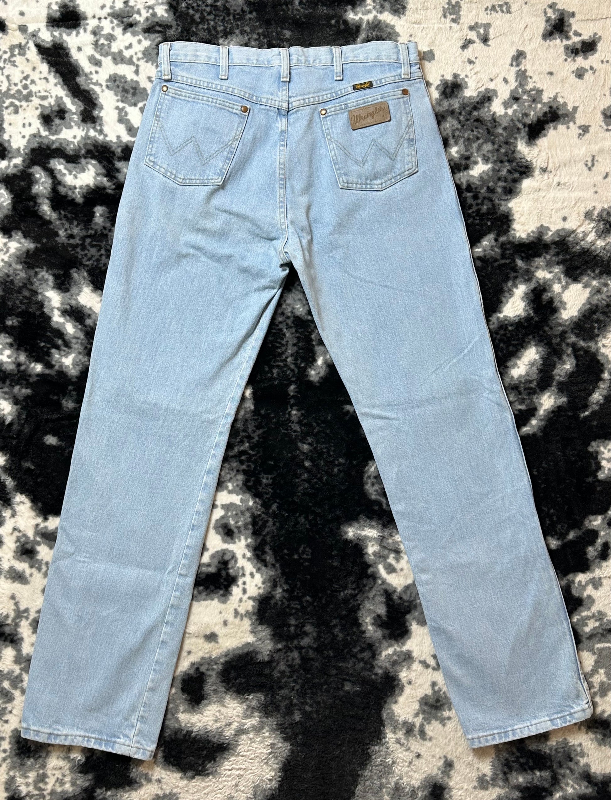 Wrangler Light Wash Cowboy Cut Jeans 34x34 – Pecos Pistol Vintage